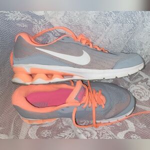 Womens Sneakers Size 10 - Nike